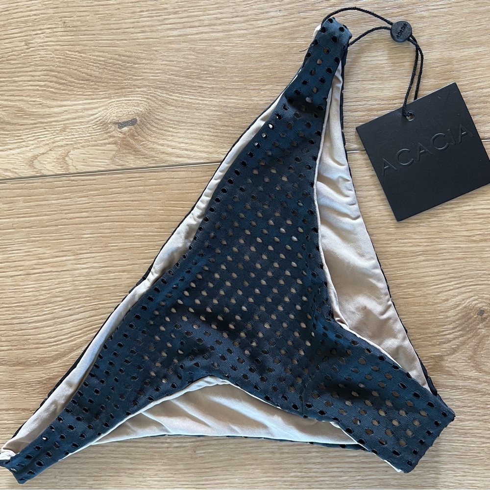NWT 🖤 Acacia - Waikoloa Bottom- shadow mesh color